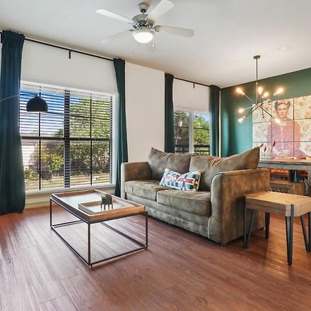 Stylish 4Br With Smart Tv And Free Garage Parking Apartment Austin Exterior photo