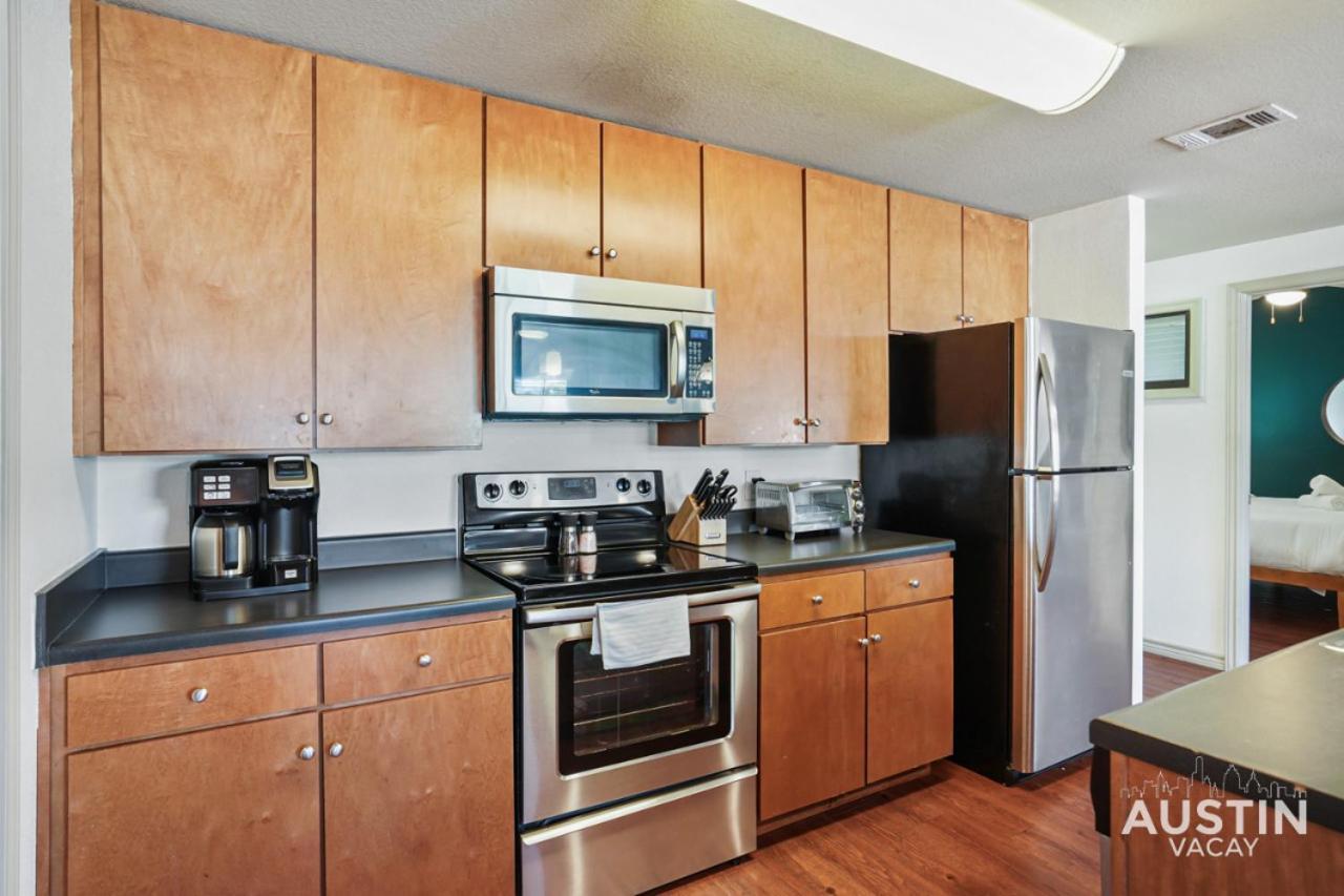 Stylish 4Br With Smart Tv And Free Garage Parking Apartment Austin Exterior photo