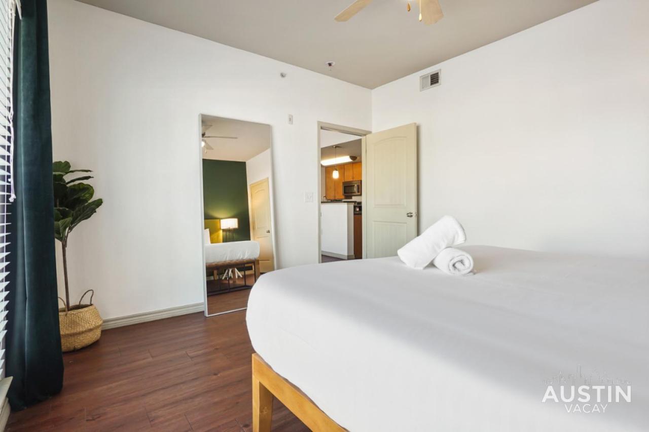 Stylish 4Br With Smart Tv And Free Garage Parking Apartment Austin Exterior photo