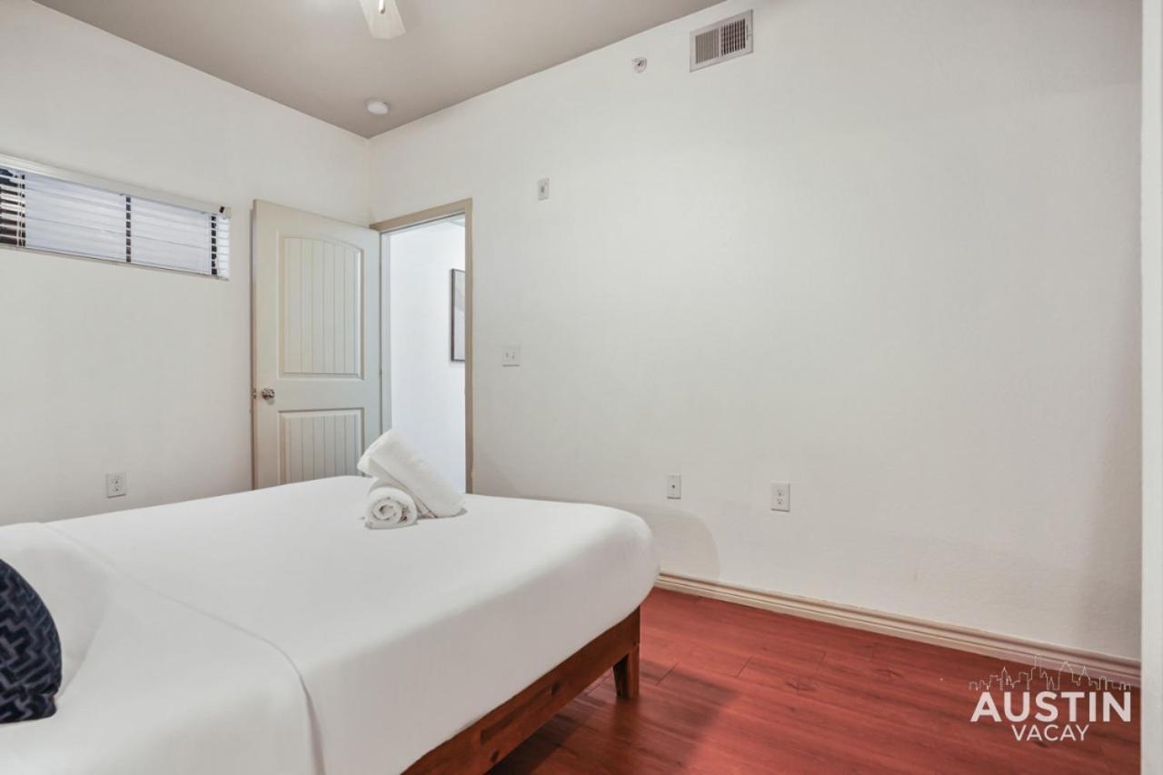 Stylish 4Br With Smart Tv And Free Garage Parking Apartment Austin Exterior photo