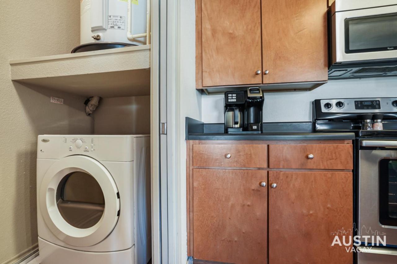Stylish 4Br With Smart Tv And Free Garage Parking Apartment Austin Exterior photo