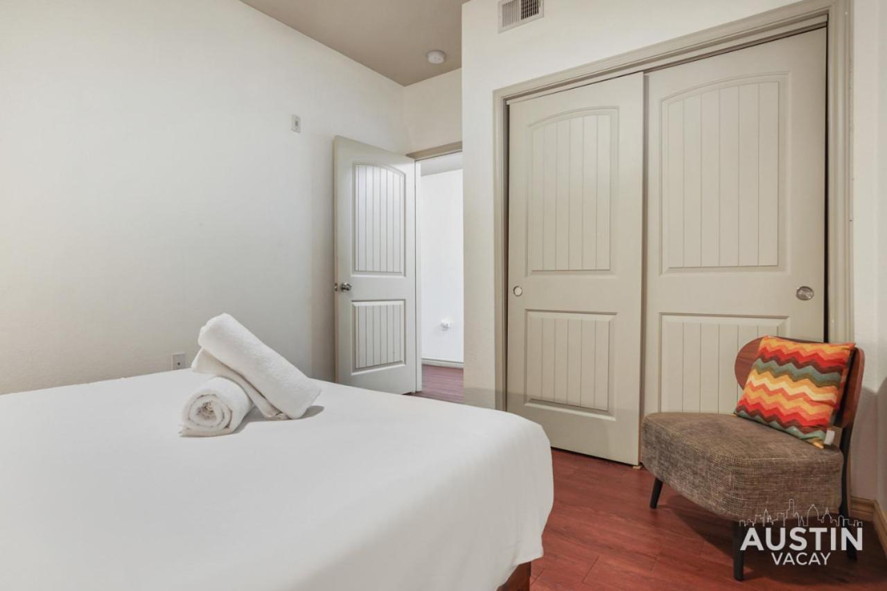 Stylish 4Br With Smart Tv And Free Garage Parking Apartment Austin Exterior photo